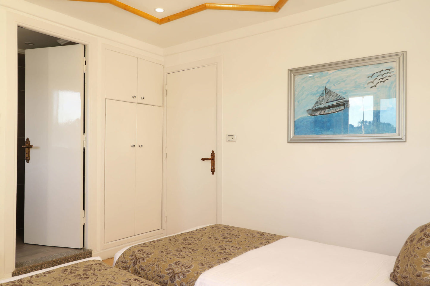 The Sea Holly Ivory Cabin