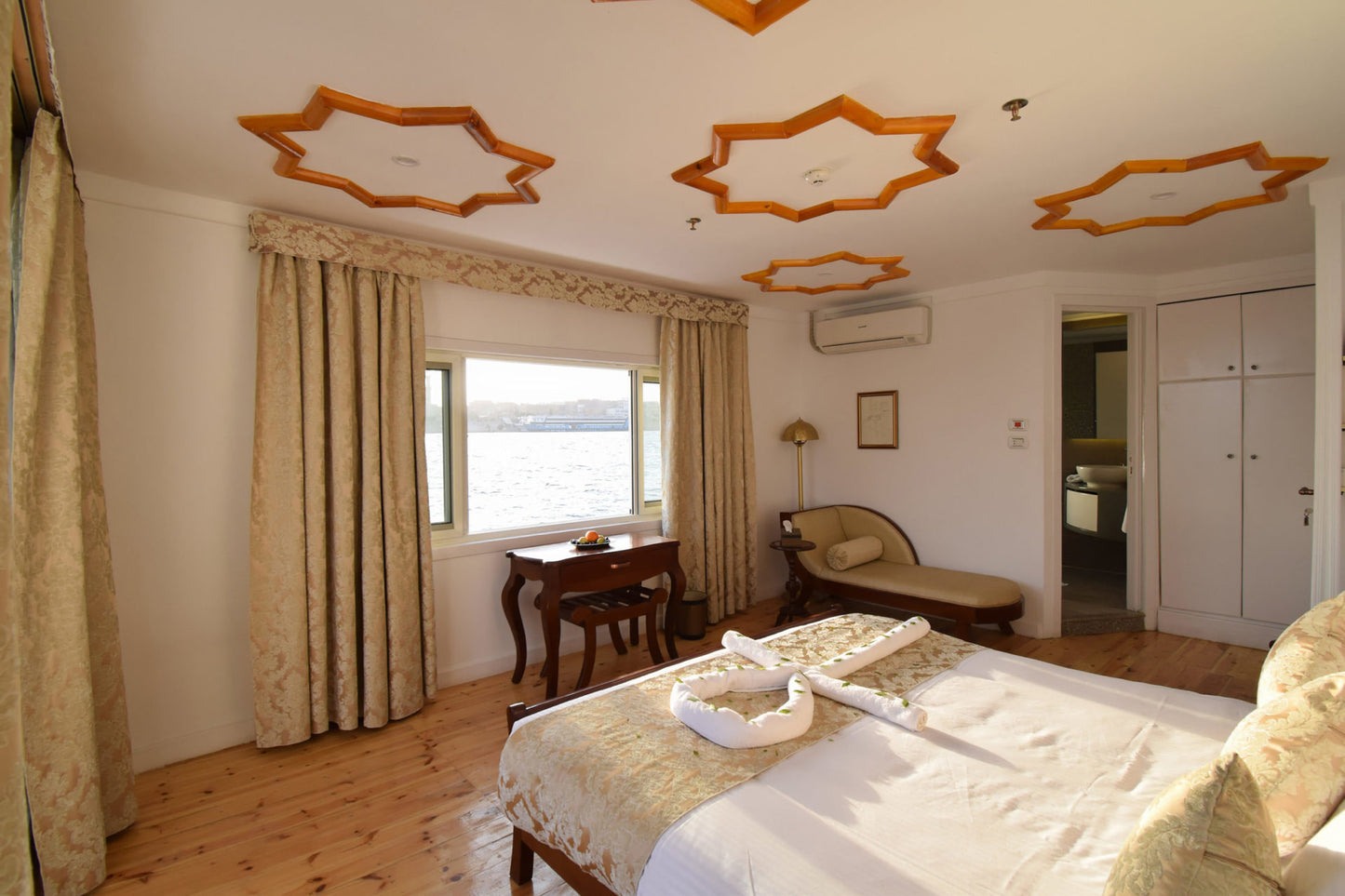 The Grand Luxury Suite